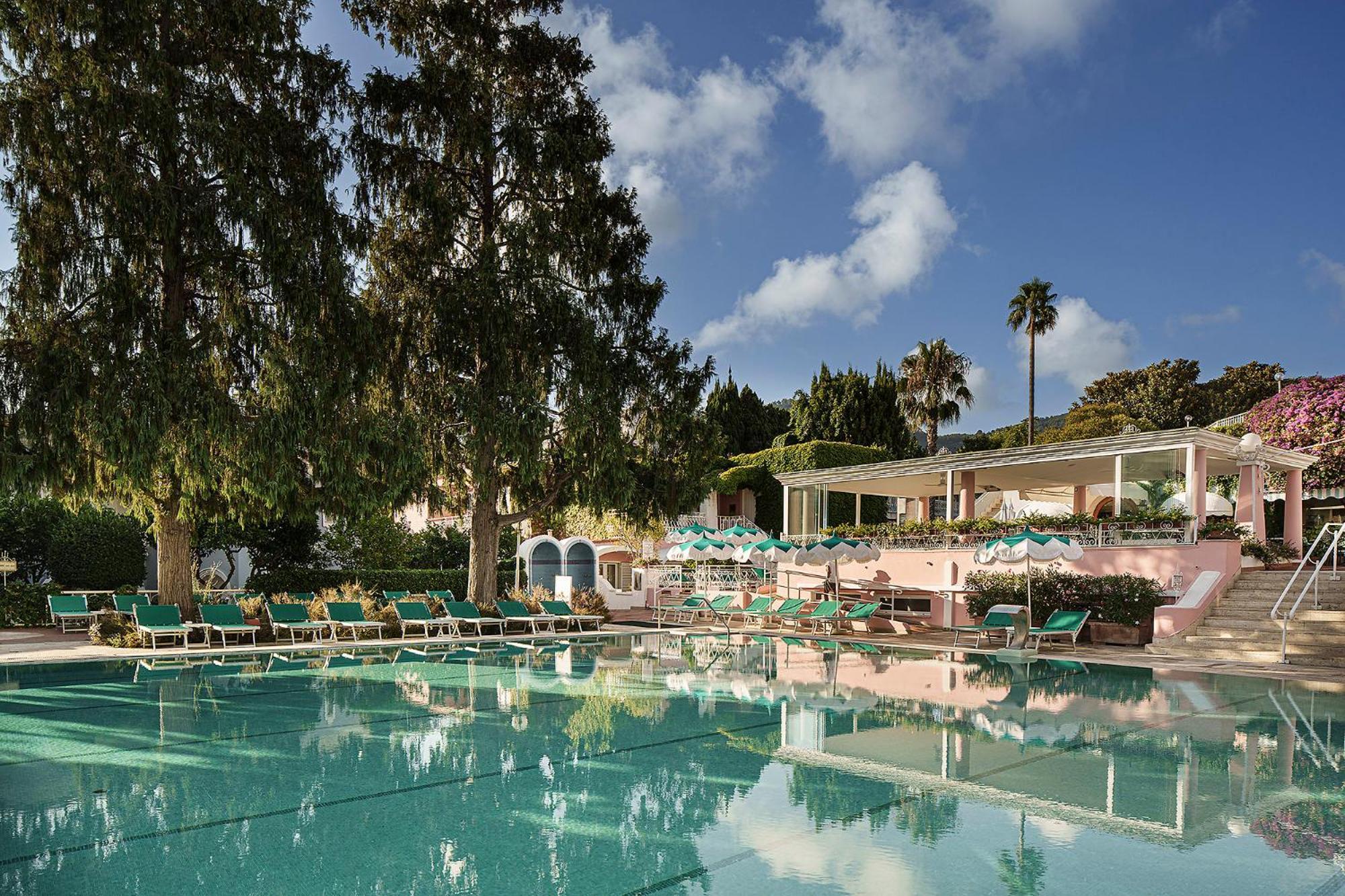 Continental Hotel 4*